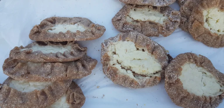 Traditionelle karelische Piroggen